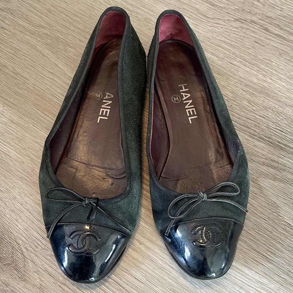 Authentic Chanel suede green and black ballerina flats Size 38.5